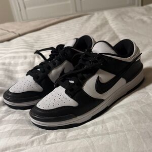 Nike Women's Black and White Athletic Shoes